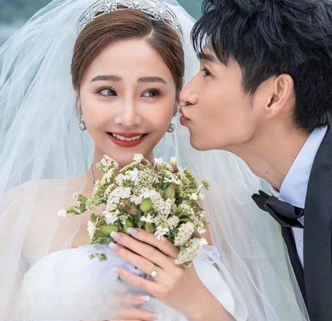 魏晨老婆是他初恋吗?