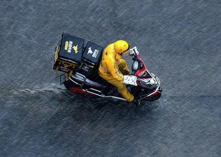 北漂骑手月入2万买138平新房，跑单5年收获7万单好评，怎么做到的？