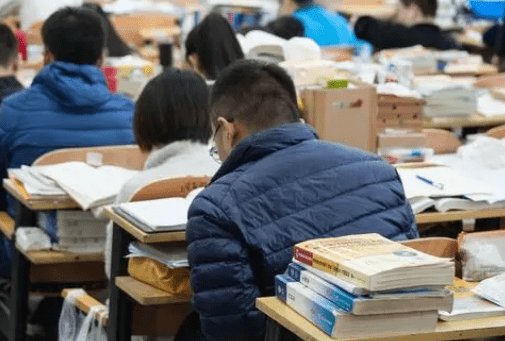 40秒直击各地考生冲出考场瞬间，学生们的状态如何？