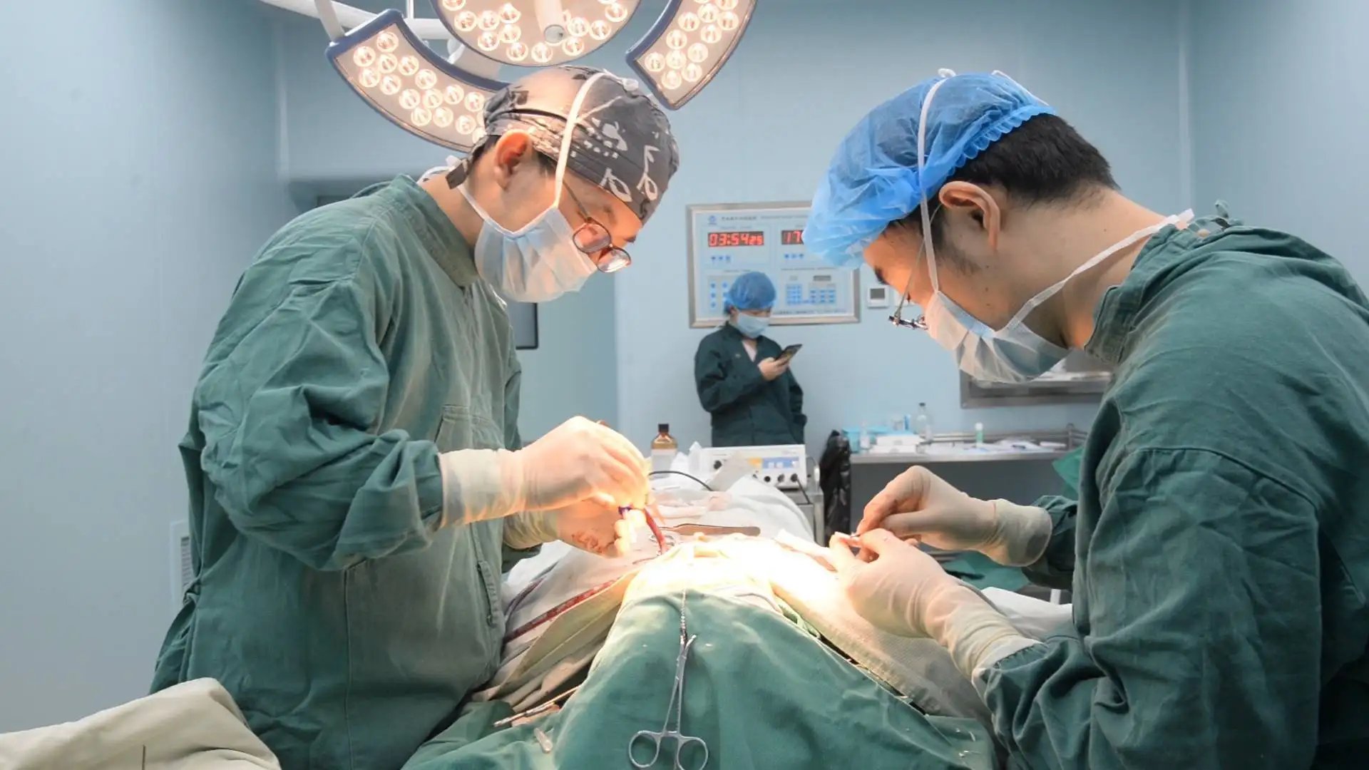 医生将患者静脉穿透至动脉，承诺赔偿又赖账！为何出尔反尔？