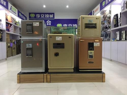 如何开保险柜？