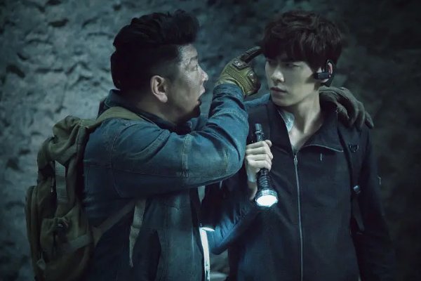 《盗墓笔记》里，那个血尸到底是谁？