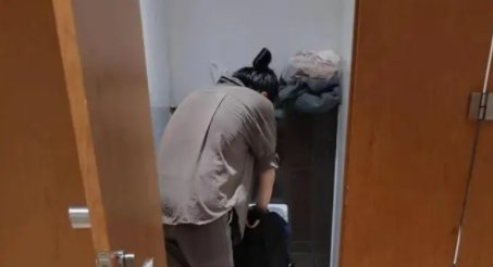 充上热搜！“躲在虹桥卫生间”的阿芬找到工作，阿芬有着怎样的求职经历？