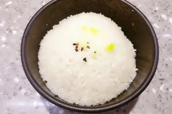 令人喷饭是成语吗