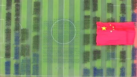 如何看待5000名大一新生传递巨幅国旗这件事？