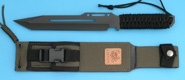 有谁知道这把军刀的品牌和型号么？看样式是挺进者品牌的！