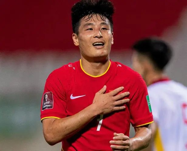 武磊祝贺女足夺冠：由衷钦佩，你如何看待武磊的发文？