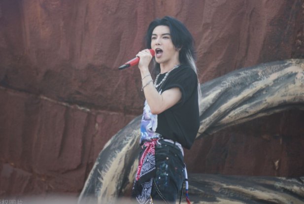 华晨宇被嘲唱歌像做法，本人对此是如何回应的？