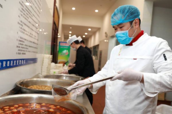 学生腹泻涉事供餐企业注册地为酒店，为何酒店可以送餐？