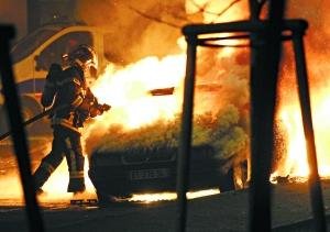 网友问爱情的火怎么灭，乌鲁木齐消防支队是如何作答的？