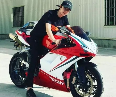 王一博拿到驾照，王一博都说了什么？