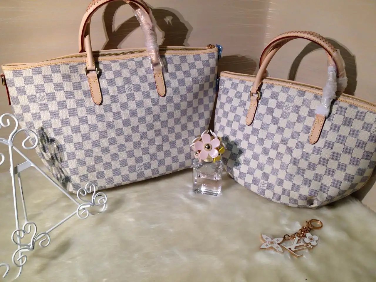 LV饰品出现Z图案被怀疑支持俄罗斯,在舆论面前LV会怎么做?