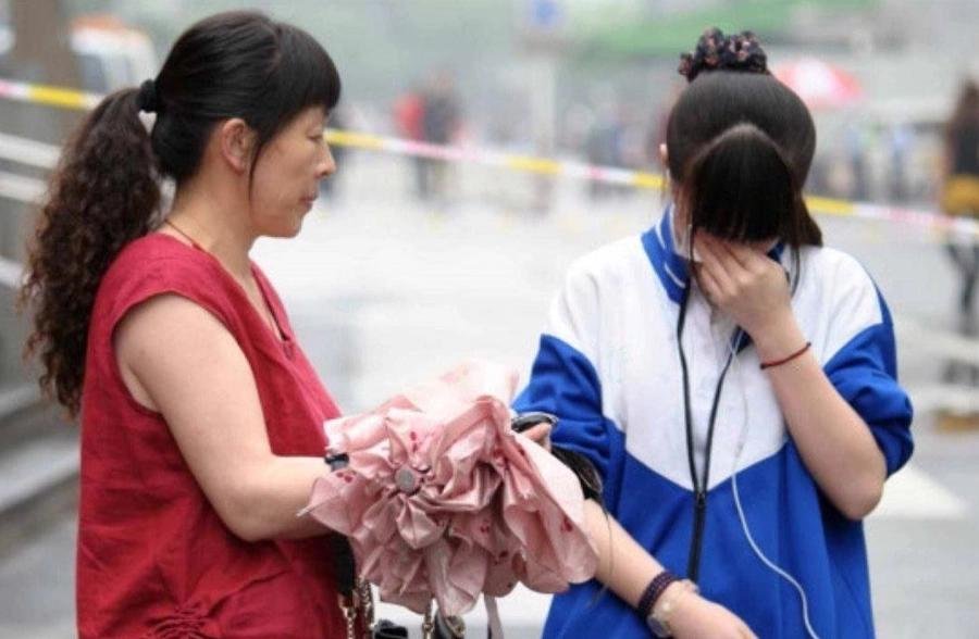 54岁母亲考上女儿母校成其学妹,她为何执意成为医学者?