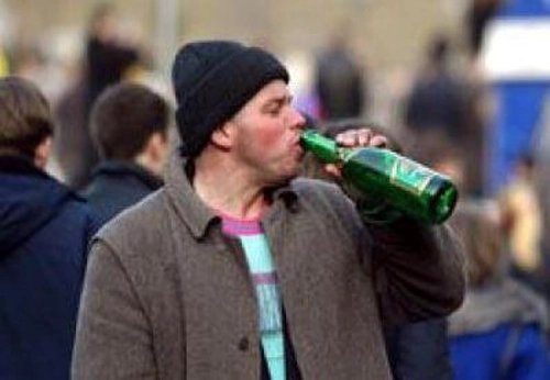 俄罗斯奥伦堡州假酒中毒事件致21人死亡，案件中触犯了哪些法律问题？