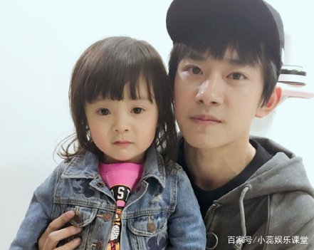 当初被千玺抱着哄着睡觉的哈琳与千玺一同拍了电影，她在电影中表现如何？