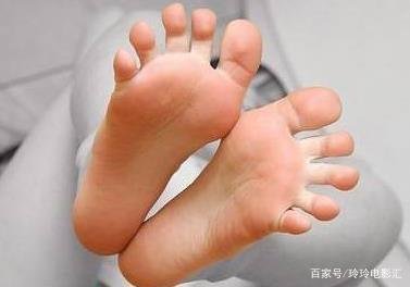 脚臭十分尴尬，该如何解决这个麻烦？