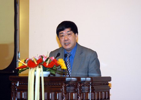 荣泳霖的校企改制