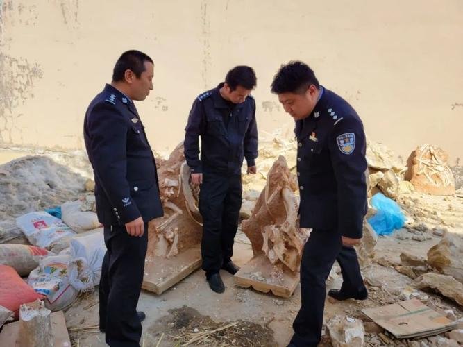 闲鱼上有人在卖全国文保单位的元代琉璃脊饰,倒卖文物构成了什么犯罪行为?