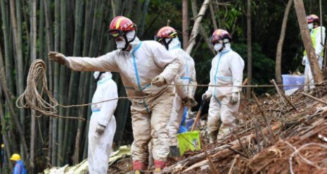 网友为东航遇难者送去哆啦A梦玩偶，这一举动代表了他怎样的心意？