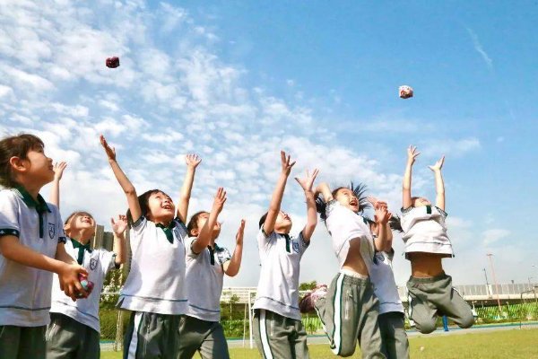 郑州外国语学校招初中学生吗？