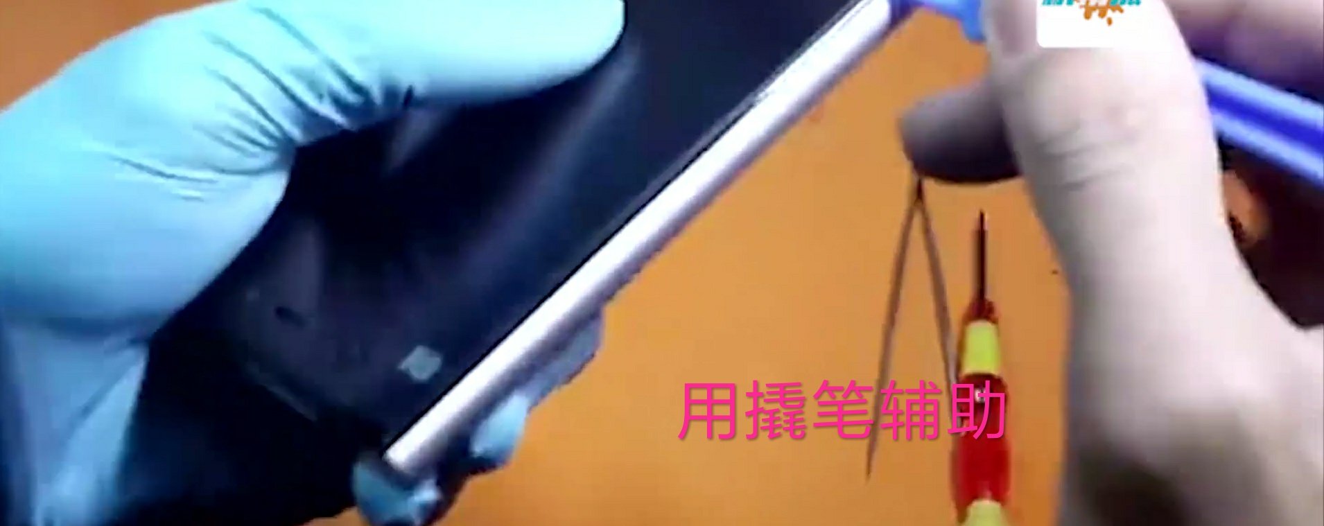 小米手机3，型号2015112怎么打开后盖，怎么插卡？