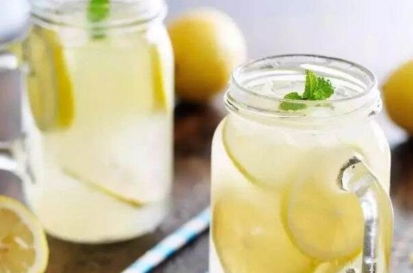 水是无色无味的，为什么有时候水喝起来是甜的？