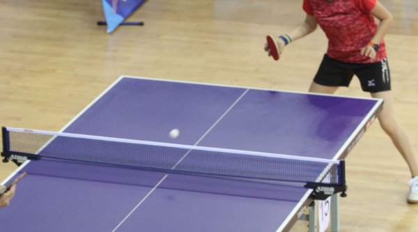 解释什么是季中锦标赛