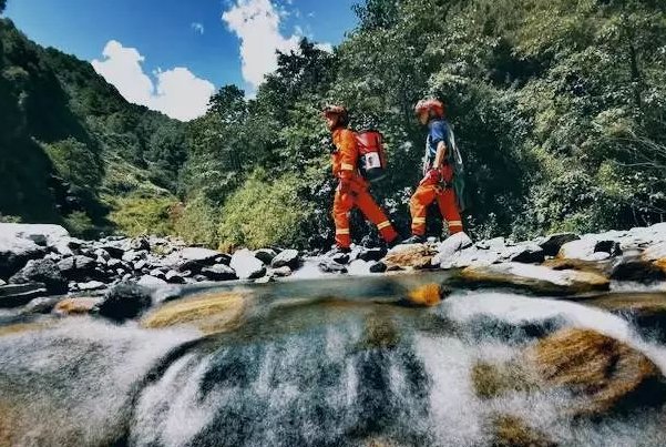 跋山涉水什么意思