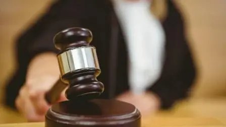 南京一男子将卧室改成卫生间，楼下邻居告上法庭，法院是如何判决的？