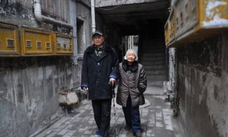 中国出生于清朝的人现在还健在吗，有何依据？