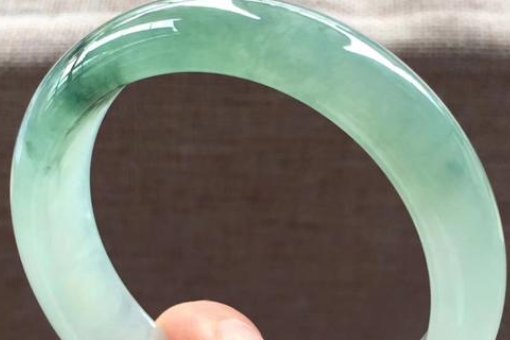 网购首饰遇假货主播称假一赔命，假货背后的真相为何实在让人惊愕？