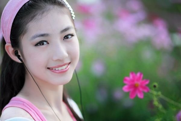 到底是“笑嫣如花”还是“笑魇如花”