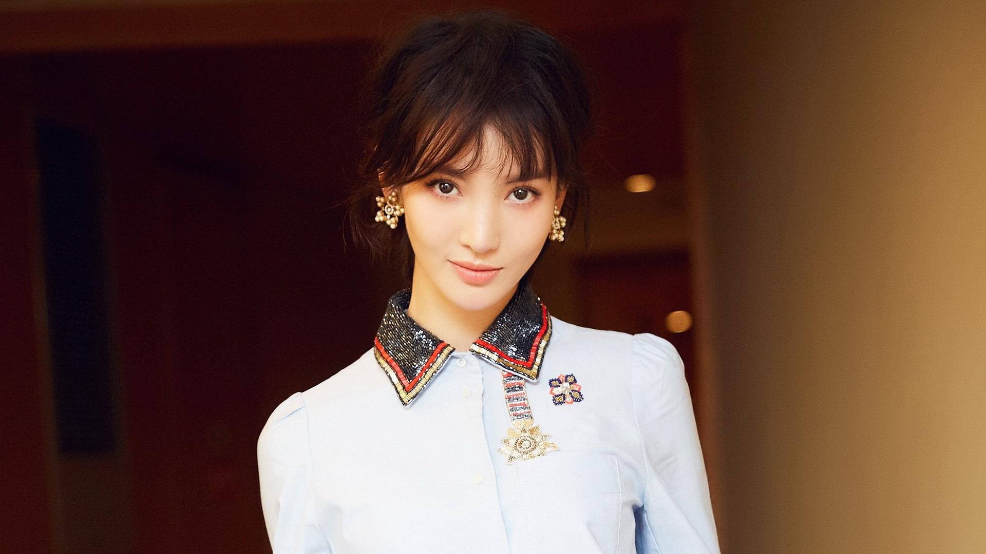 张歆艺全家为金晨打call，娱乐圈的友谊可靠吗？