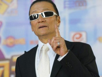 83岁谢贤深夜突发脑梗去世，经纪人火速回应此谣言，谢贤的身体状况如何？