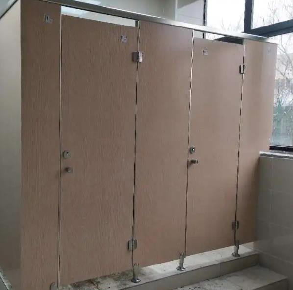 宿舍厕所没装门，校方称为方便学生，你对该事件有何看法？