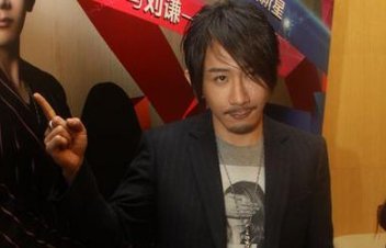 刘谦44岁老态尽显，状态差到与之前判若两人，他为何落到这步田地？