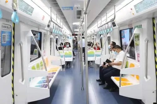 目击者讲述女子被西安地铁保安拖拽过程，这个过程是什么样的？