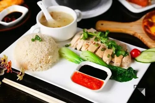 新加坡“国菜”海南鸡饭告急，当地的养殖业为何要依靠邻国？