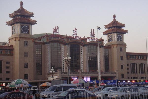 t215次列车的始发站是北京哪个站?