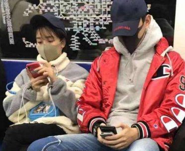 陈小纭和于小彤是怎么认识的？