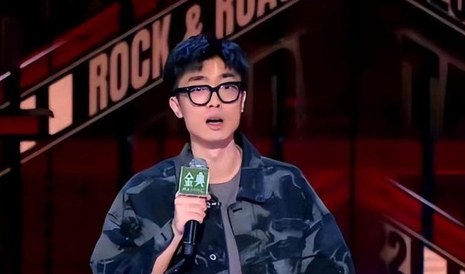 《脱口秀大会》李诞不拍灯Kid淘汰，Kid值得晋级吗？