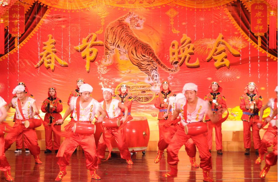 春晚几点开始几点结束历时多长时间？