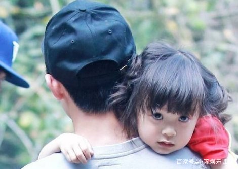 当初被千玺抱着哄着睡觉的哈琳与千玺一同拍了电影，她在电影中表现如何？