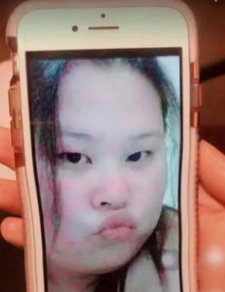 老婆最近认识了好多游戏里的男网友，带她打游戏的，有些对她明显有想法，不知道她咋想的?