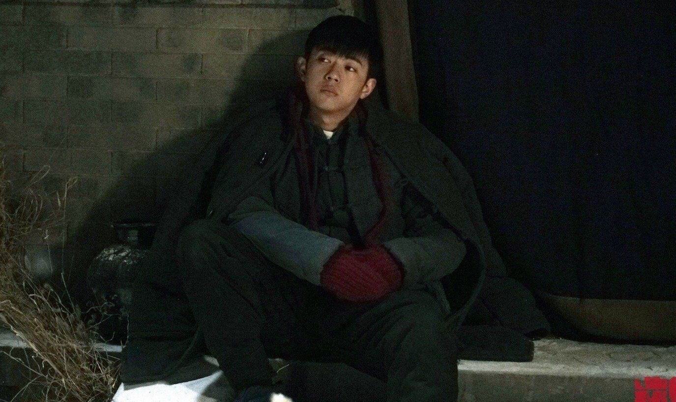 十七杀害贾小朵是谁指使的？