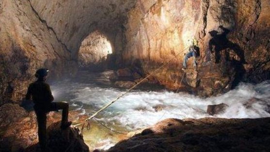 多人洞穴探险后肺部感染险丧命，洞穴内是否有隐藏病毒？