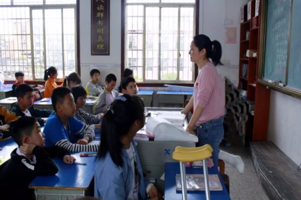 宏伟的意思解释