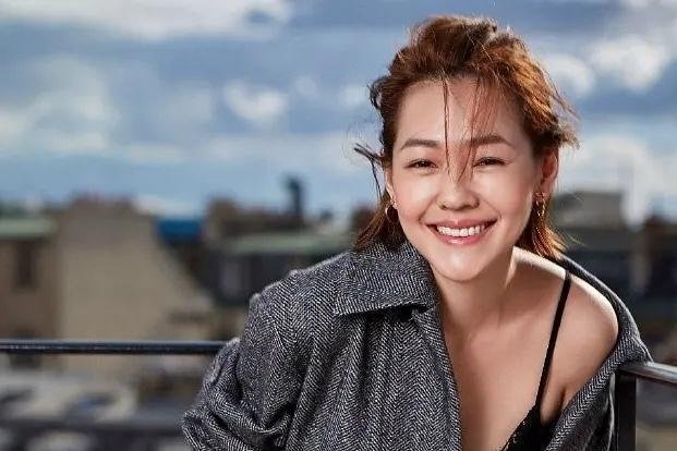 小S发长文哭别离世外婆，遗憾没能见最后一面，其外婆究竟是因何去世的？