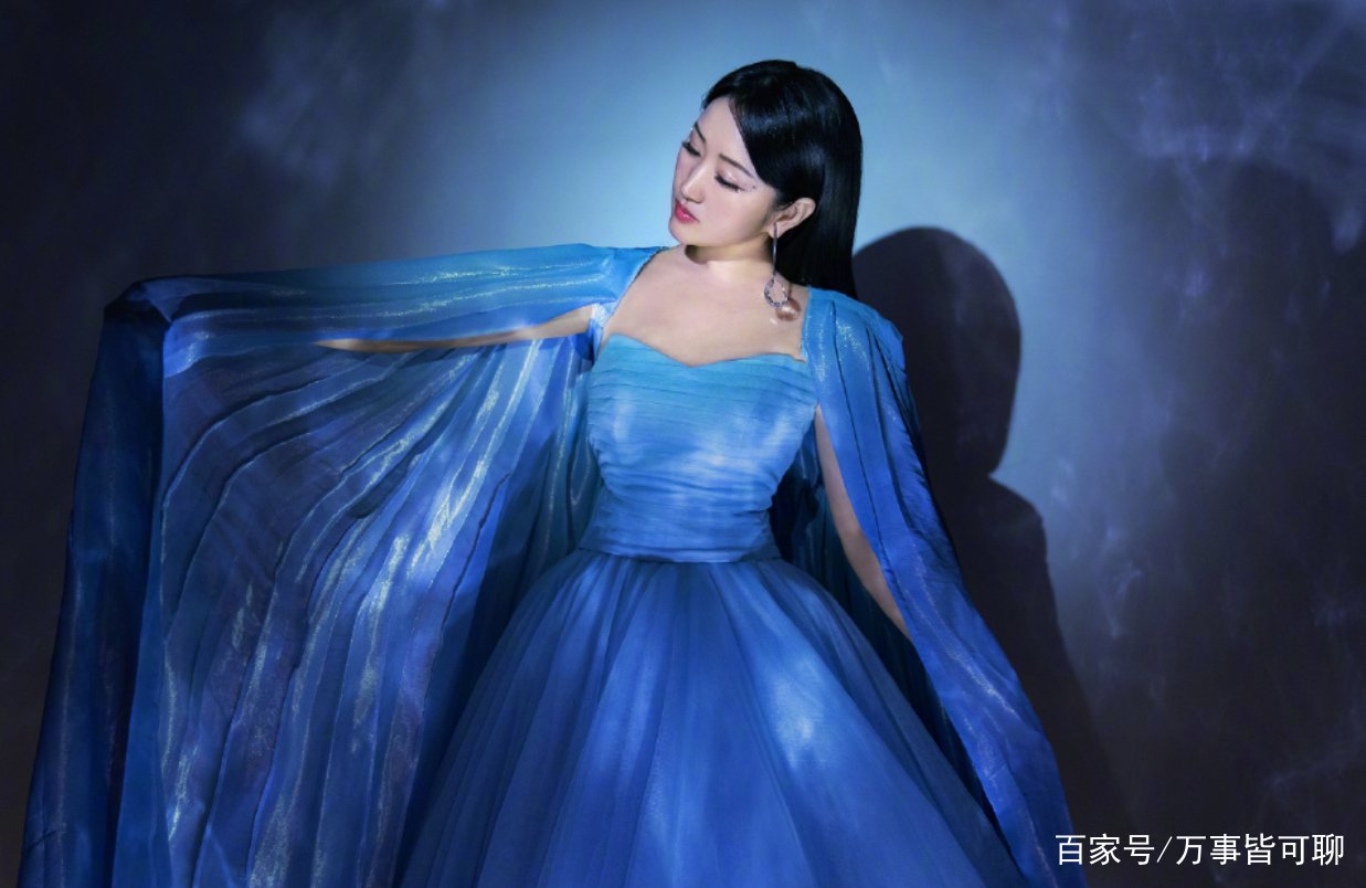 杨钰莹在乐坛有着怎样的地位,为何网友都称她为岗岗姐?
