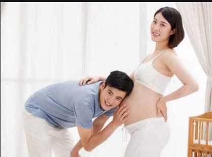 山东女子怀孕老公狂送礼物做家务，她老公这一行为是否值得我们学习？